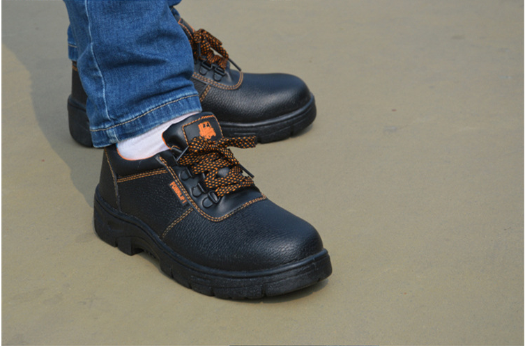 工作服需求越來(lái)越廣的原因和勞保鞋的功能作用